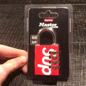 Master Lock Red